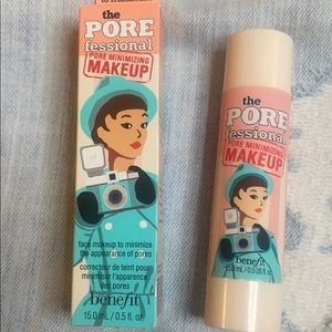 benefit POREFESSIONAL Foundation Color 2